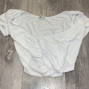 V-neck short sleeve crop top